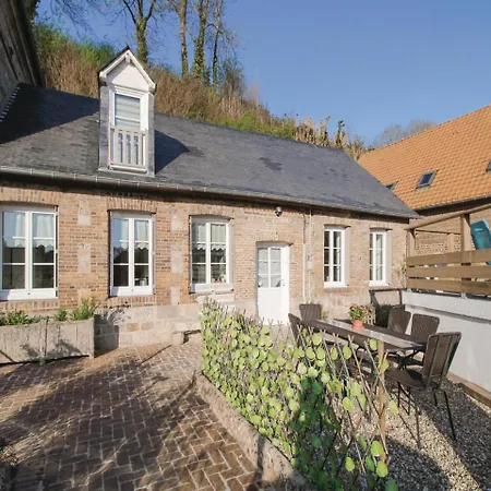 Semesterbostad Amazing In Le Dun With Wifi Fontaine-le-Dun